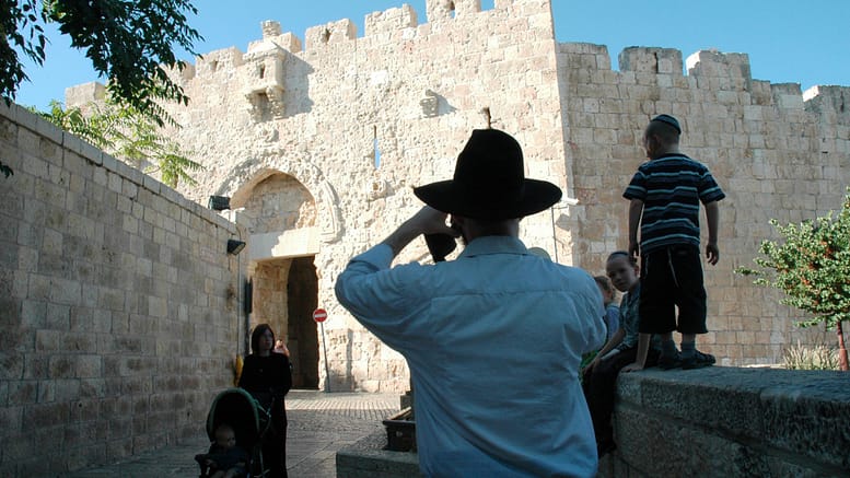 Afbeelding 032 scaled Hamas en de PIJ vuurden op 48 uren tijd ongeveer 700 raketten af naar Israël. De chef van de al-Qassam Brigades van Hamas, Abu Obeida, zei in een bericht dat